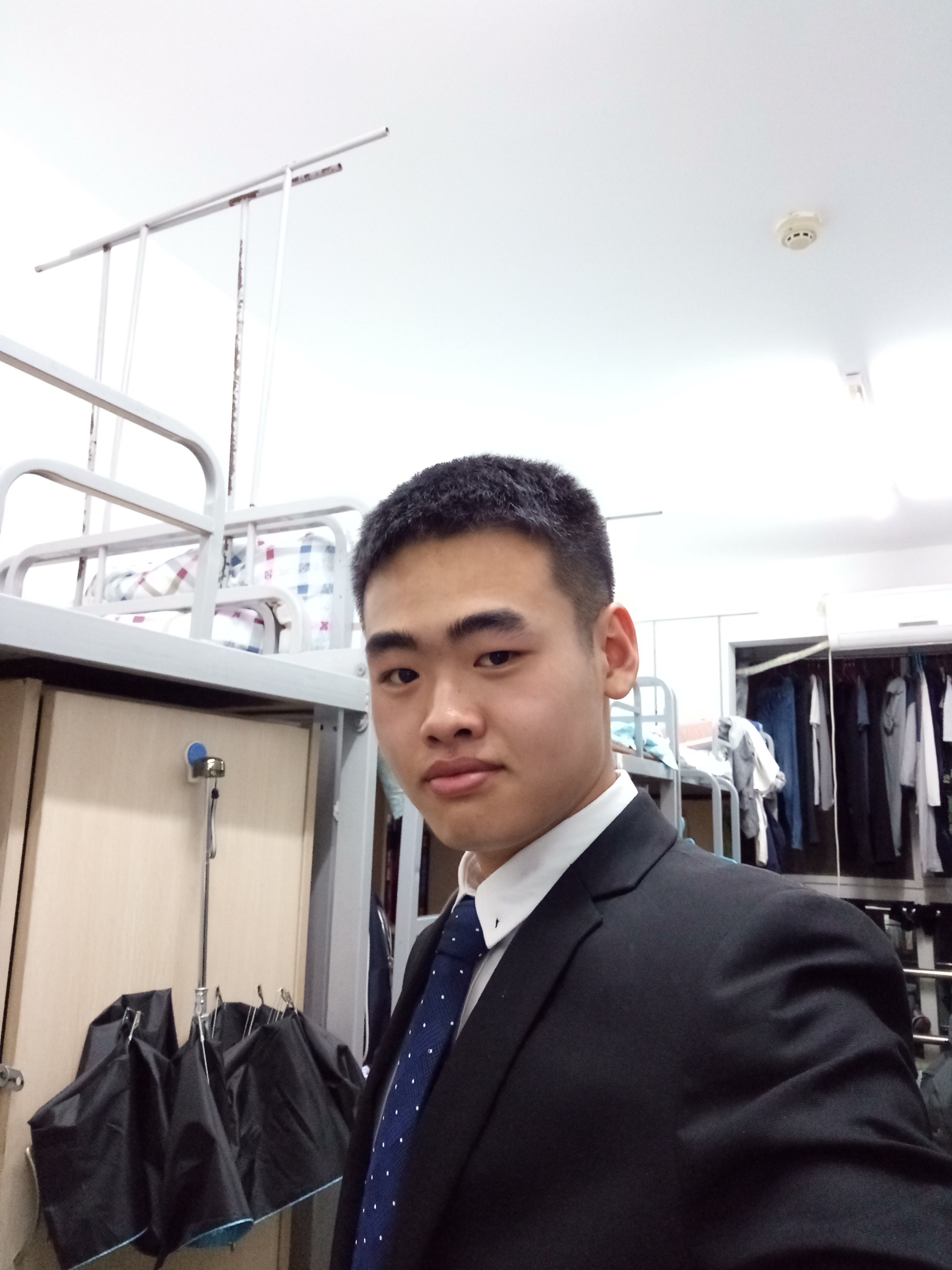 fe17c7f9bc4d96aed66d21146335dacc.jpg 生活照1.jpg
